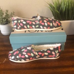 NWT in box! Toms Christmas theme Alpargata with Faux Fur. Sz 8